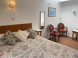 Hazelbrook Self Catering - Maximum 6 Persons