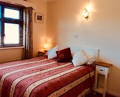 Hazelbrook Self Catering - Maximum 6 Persons