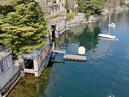Villa Lucia Laglio with private lake access