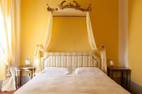 Villa Lucia Laglio with private lake access