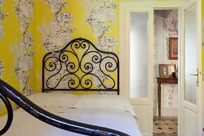 Villa Lucia Laglio with private lake access