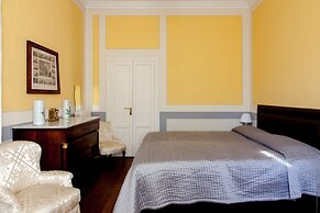 Villa Lucia Laglio with private lake access