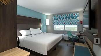 Tru by Hilton Stoughton