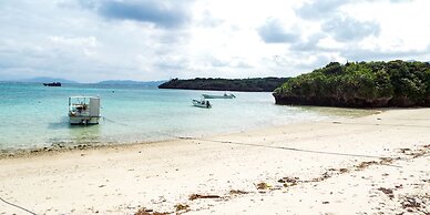 Asobi Base Yamabare House Ishigakijima