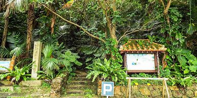 Asobi Base Yamabare House Ishigakijima