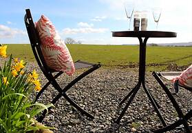 The Shearer's Hut, Sleeps 2, Wood Burner, Fire Pit