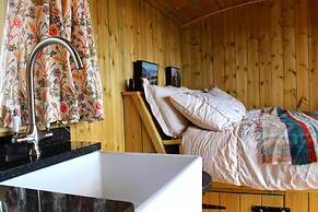 The Shearer's Hut, Sleeps 2, Wood Burner, Fire Pit