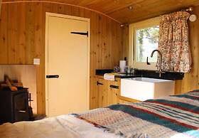The Shearer's Hut, Sleeps 2, Wood Burner, Fire Pit