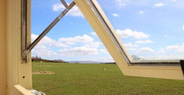 The Shearer's Hut, Sleeps 2, Wood Burner, Fire Pit