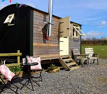 The Shearer's Hut, Sleeps 2, Wood Burner, Fire Pit