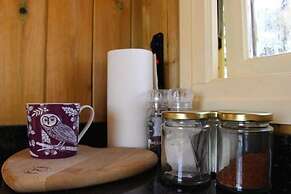 The Shearer's Hut, Sleeps 2, Wood Burner, Fire Pit