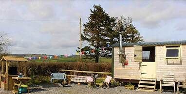 The Shearer's Hut, Sleeps 2, Wood Burner, Fire Pit