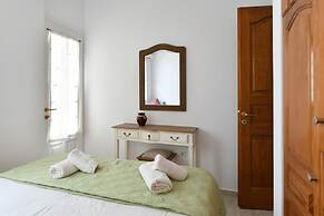 Hara Studios and Apartments