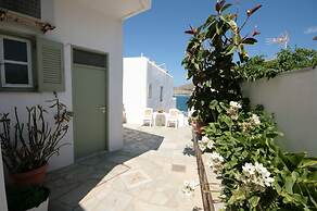 Hara Studios and Apartments