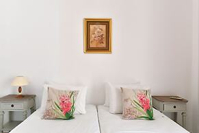 Hara Studios and Apartments