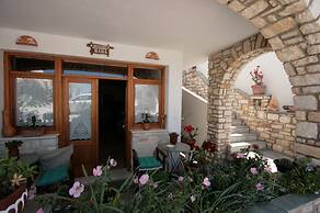 Hara Studios and Apartments