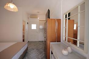 Hara Studios and Apartments