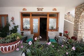 Hara Studios and Apartments