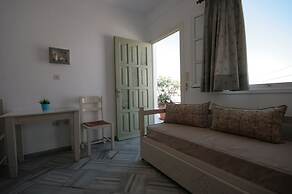 Hara Studios and Apartments