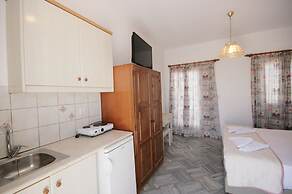 Hara Studios and Apartments