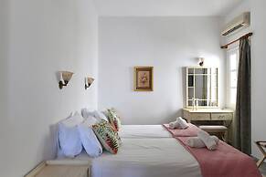 Hara Studios and Apartments