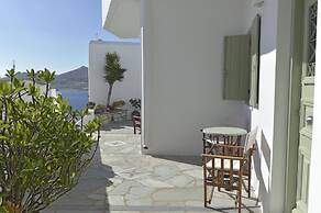 Hara Studios and Apartments