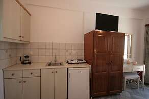 Hara Studios and Apartments