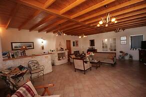 Hara Studios and Apartments