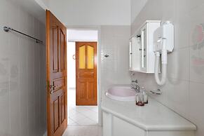 Hara Studios and Apartments