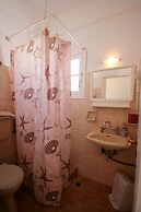 Hara Studios and Apartments