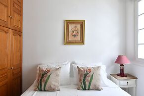 Hara Studios and Apartments