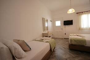 Hara Studios and Apartments