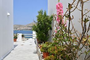 Hara Studios and Apartments