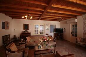 Hara Studios and Apartments