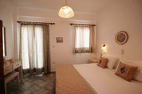 Hara Studios and Apartments