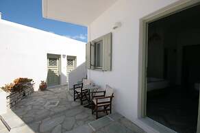 Hara Studios and Apartments