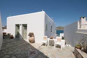 Hara Studios and Apartments