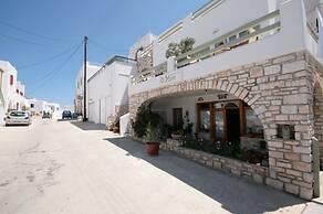 Hara Studios and Apartments