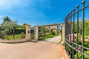 Villa Pallina With Pool