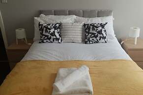 Gateshead's Amethyst 3 Bedroom Apt, Sleeps 6 Guest