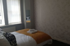 Gateshead's Amethyst 3 Bedroom Apt, Sleeps 6 Guest