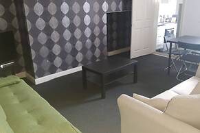 Gateshead's Amethyst 3 Bedroom Apt, Sleeps 6 Guest
