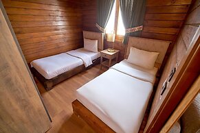 Flora Handüzü Resort & Wellness Bungalow Hotel