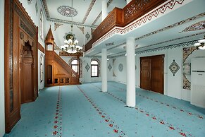 Flora Handüzü Resort & Wellness Bungalow Hotel