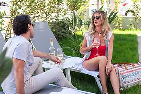 Cozy Corner Luxury Apartments