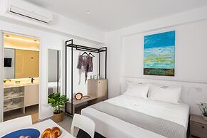 Cozy Corner Luxury Apartments