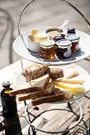 Cozy Corner Luxury Apartments