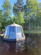Overwater Hut Kuusamo