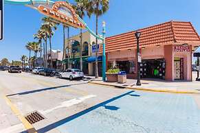 Surfside Condo 503 by Vtrips