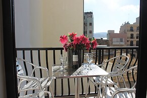Getawaysmalta - Seashells Apartment 11 With Terrace and Sea Views in B